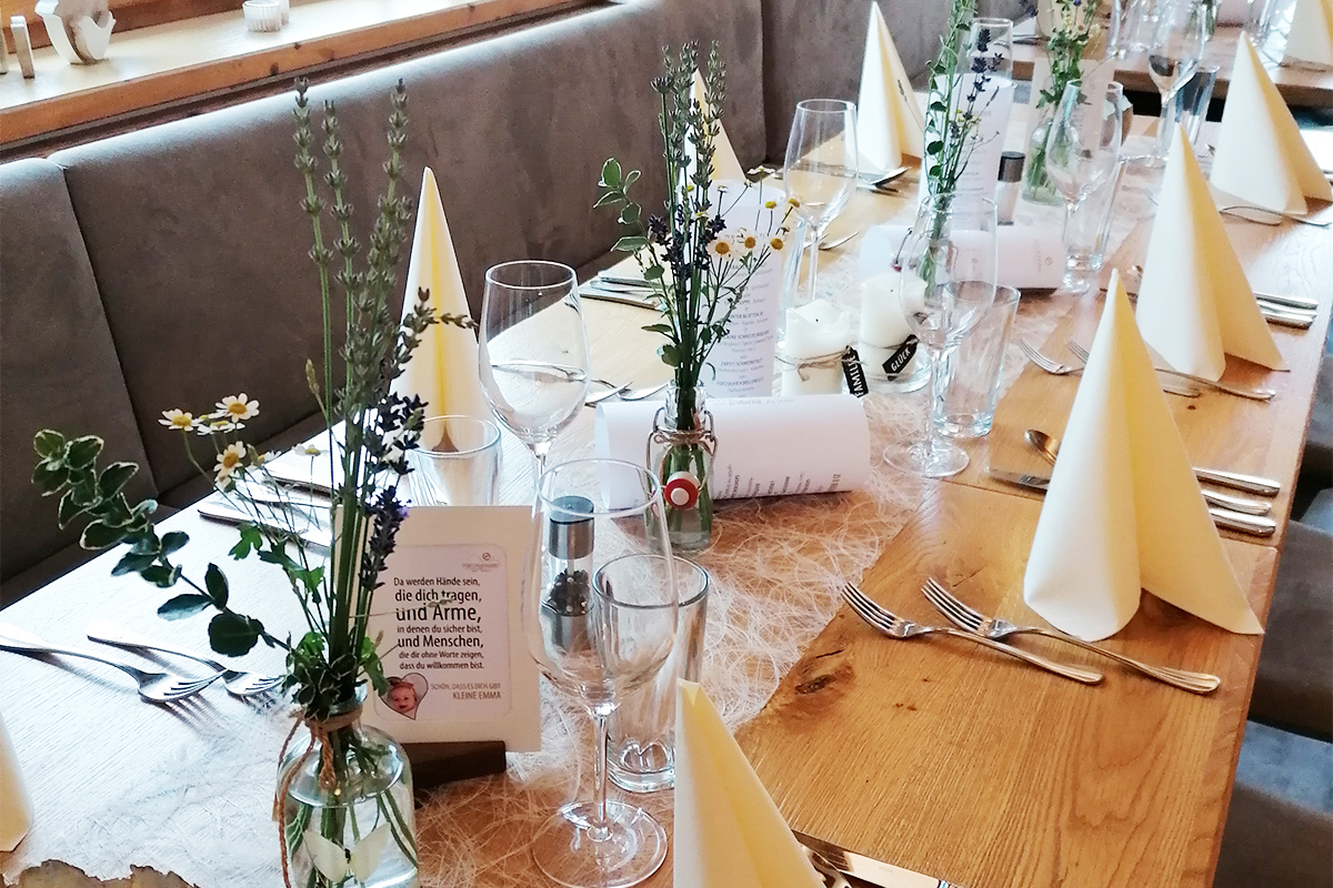 feiern-familie-essen-restaurant-a-la-carte-menue-forstau-forstauerwirt
